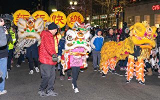 波士頓人雨中歡慶新年