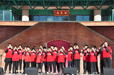 新竹县107年度学生音乐比赛成绩优异的“文山国小口琴团”演出