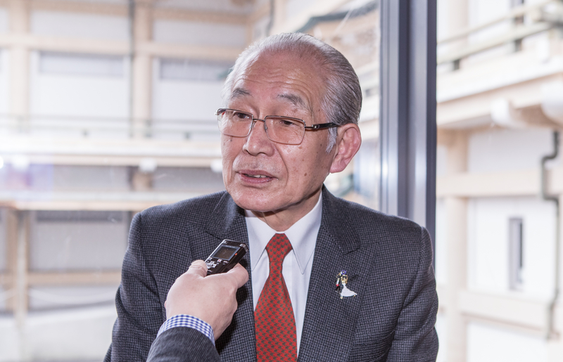 曾獲得日本藝術院獎等多項藝術大獎的日本著名雕刻家山本真輔觀看了神韻世界藝術團2019年1月17日在日本京都的演出。(大紀元)