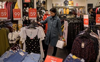 中國年輕人去批發市場買衣服 引發關注