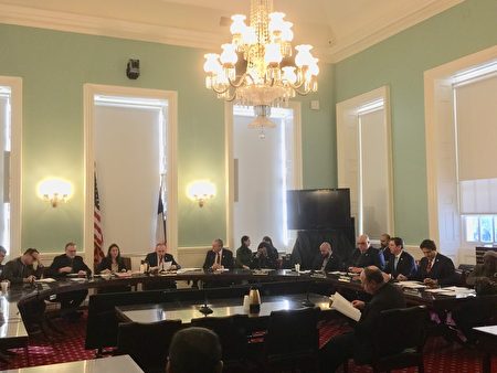 9日上午市議會教育委員會通過了監督紐約市校車的一攬子提案。