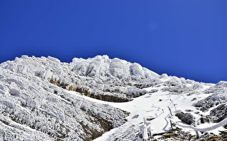 冬季登山赏雪景 玉管处吁装备技能齐备