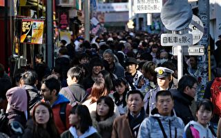 日男驾车冲撞东京跨年人群 8人受伤
