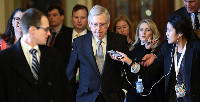 参议院共和党领袖麦康奈尔摔倒住院