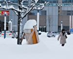北海道大雪 105個航班停飛 2千人受困機場