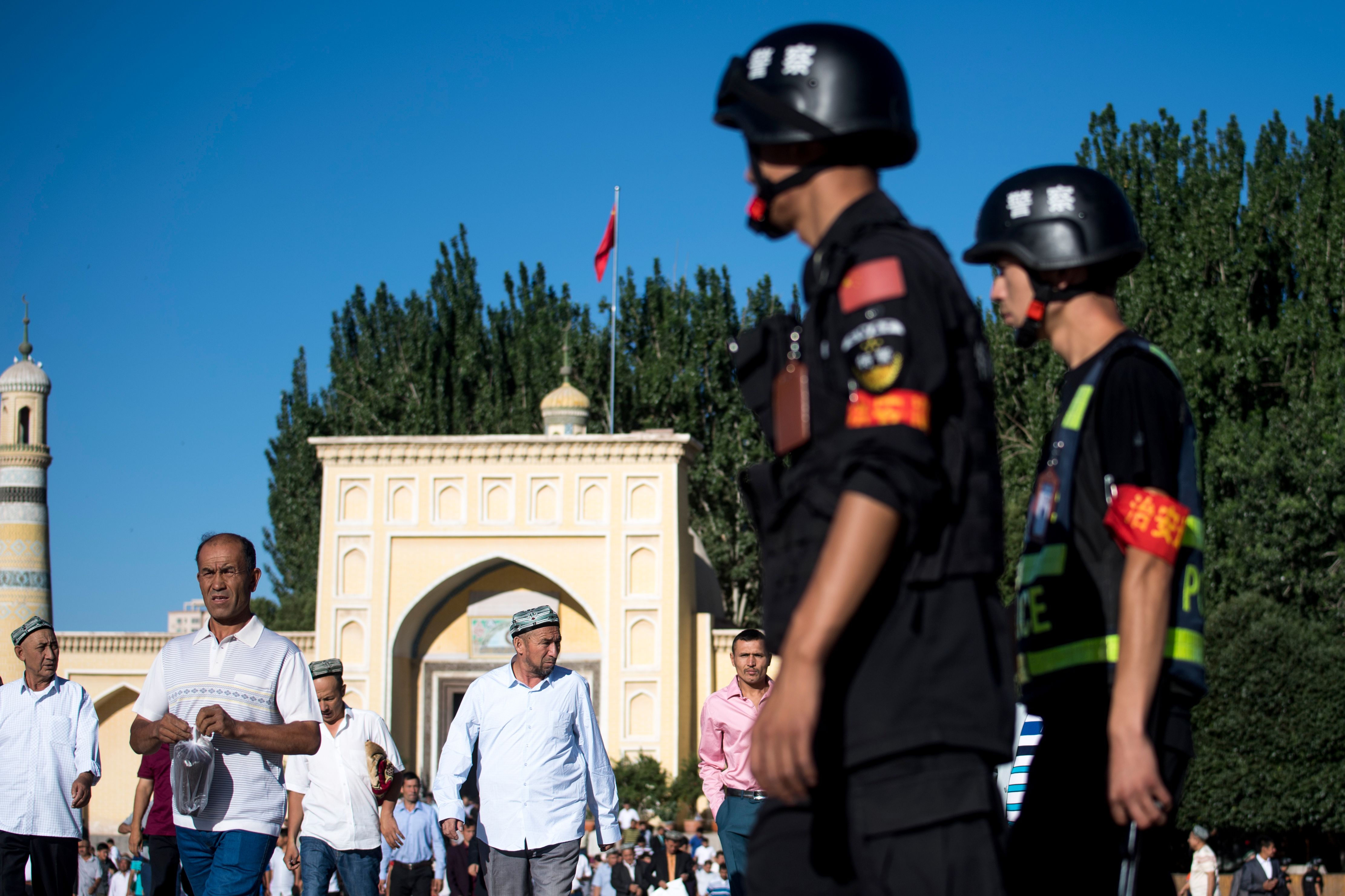 圖為新疆地區嚴密的監控。(JOHANNES EISELE/AFP/Getty Images)
