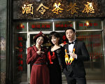 Jolin穿搞笑龍蝦裝 與吳君如鄭愷團拜報喜