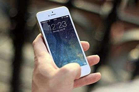 iPhone手機視頻通話（FaceTime）功能恐洩露隱私，蘋果公司承認，並表示本週將更新軟體，修補漏洞。