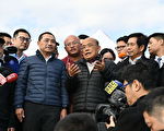蘇揆視察沙珠灣 挺侯打造衝浪基地