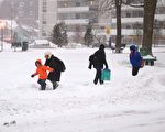多倫多遭遇50年不遇大雪 日降雪量達32厘米