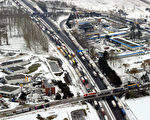 意大利高速路數千輛車被雪困 200人獲援助