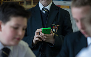 英國政府大臣呼籲 學校禁用智能手機