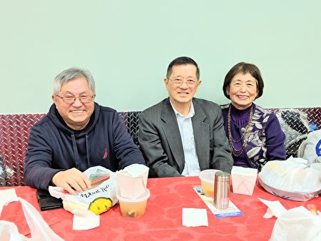 台湾侨胞回娘家参与一二月份庆生会。