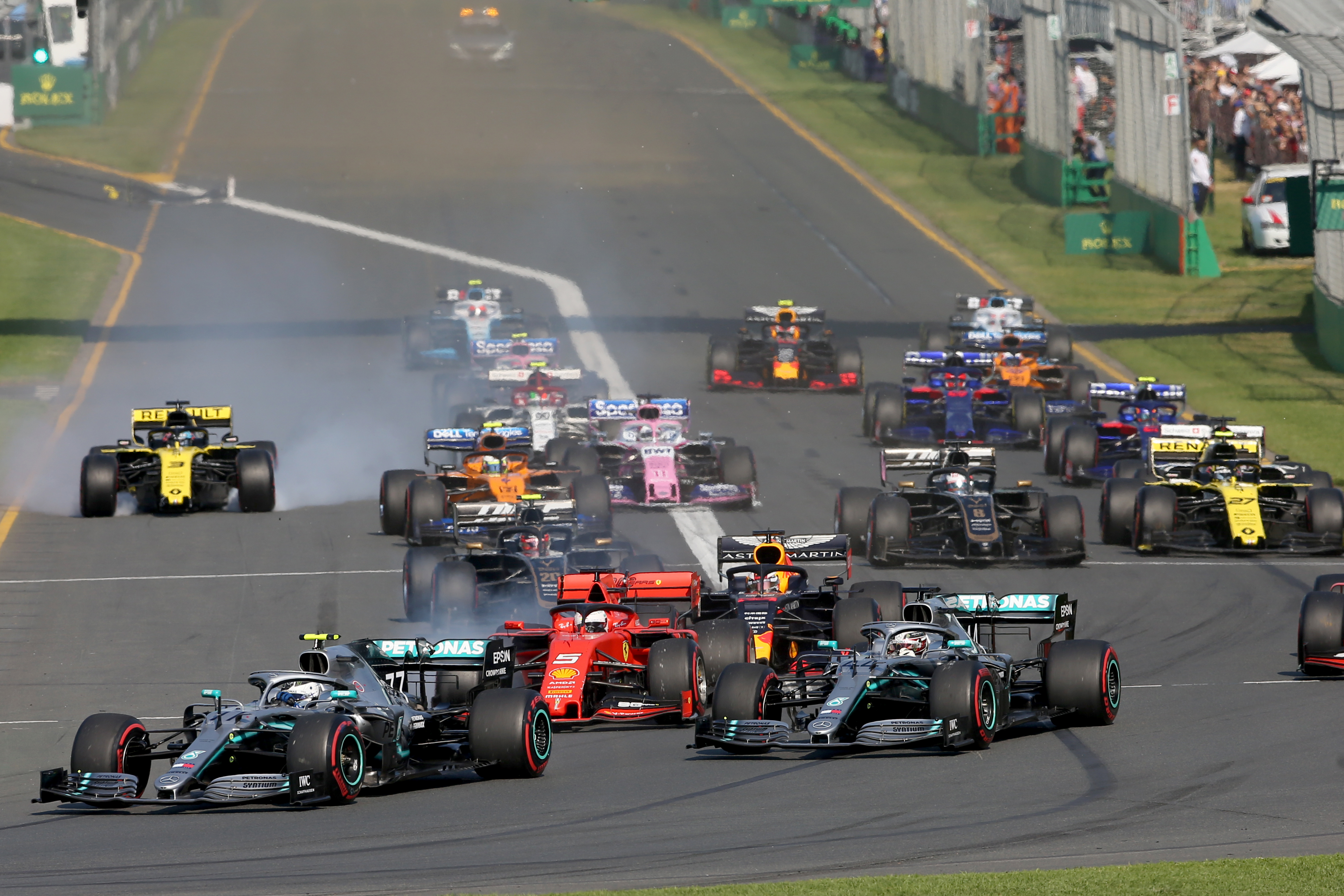 F1揭幕戰：梅奔博塔斯力壓漢密爾頓奪冠