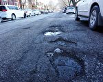 寒冬後芝加哥道路坑洞劇增 投訴漲22%