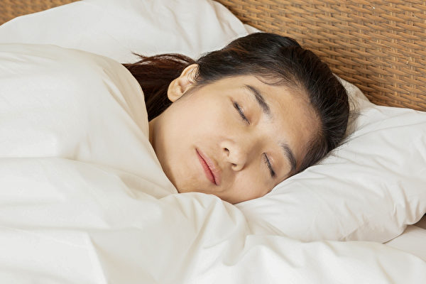 睡觉是养生重点。中医告诉你四季睡眠时间和助眠食疗方。