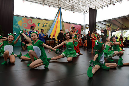 宜蘭在地的蘭陽舞蹈團與印尼滴迪克藝術團、行樂愛樂室內樂團。