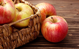 蘋果中的抗氧化物質有助修復肺部炎症，煮熟後其果膠可以保護血管。(Shutterstock)