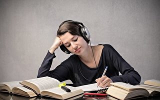 新研究：聽音樂不利創造性文案工作