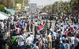 苏丹政变 抗议者要军方将权力移交民事政府