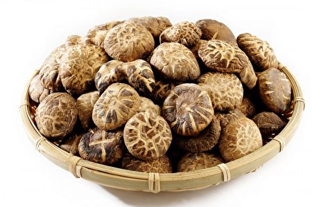 冬菇味甘性平涼。又稱：香菇、複蕈、香菌。（Shutterstock）