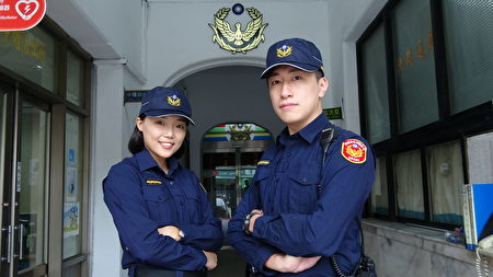 玉山主峰交接台警18日起全面換新制服| 警察| 警察新制服| 大紀元