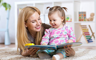 如何給嬰幼兒讀書和講故事