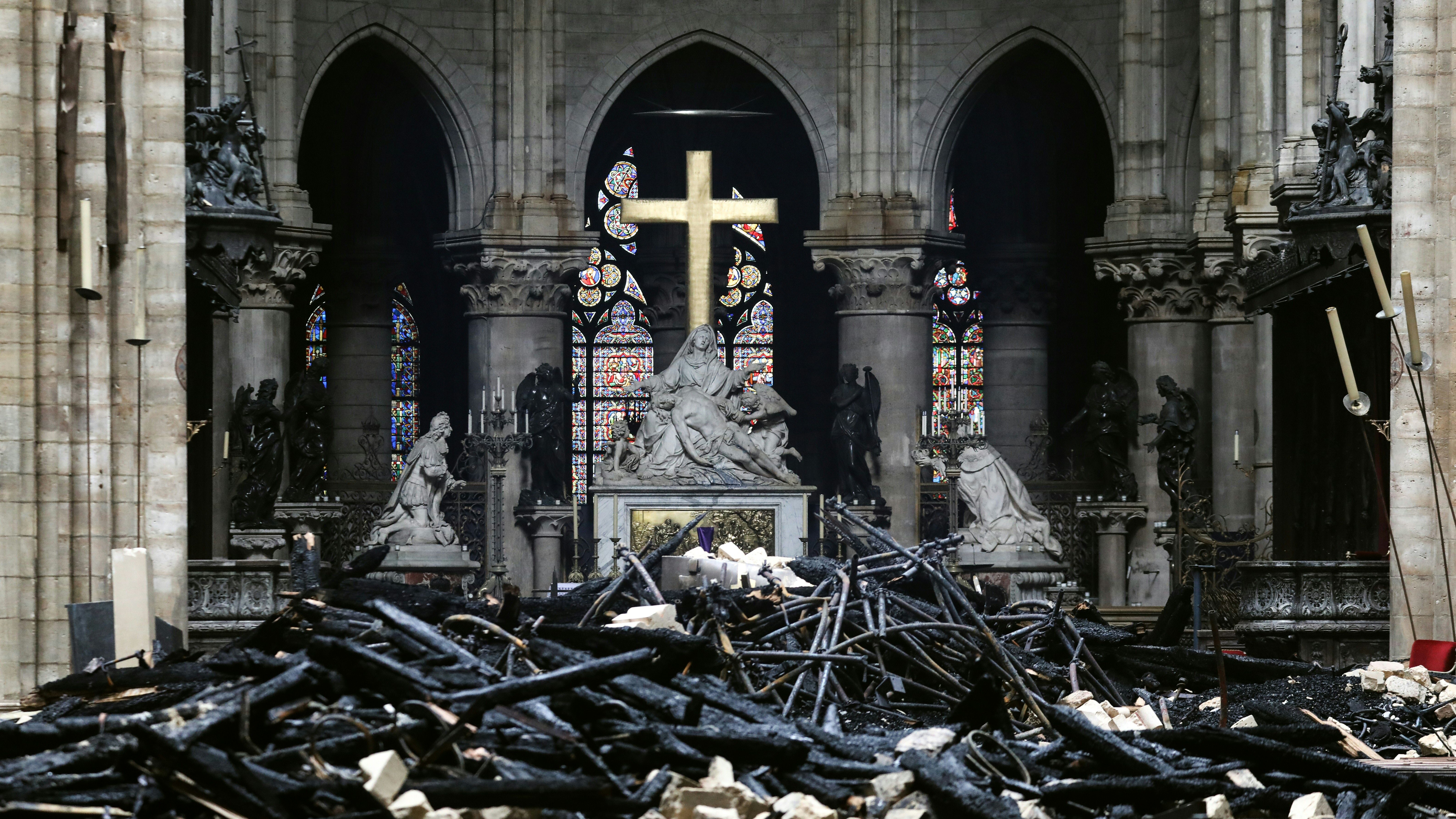 悲壮！无人机航拍火灾后的巴黎圣母院-航拍网
