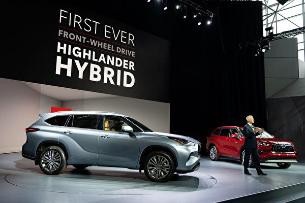 2019紐約國際車展，豐田（Toyota）推出全新第四代漢蘭達SUV，新車將提供混合動力版選擇。（戴兵/大紀元）