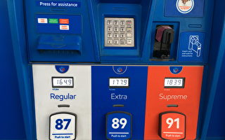 大溫油價正在快速上漲。油價專家預測，大溫哥華地區今夏的油價常態將徘徊在$1.549/升～$1.649/升之間。圖為4月8日ESSO加油站的油價衝到了$1.649/升。（童宇/大紀元）
