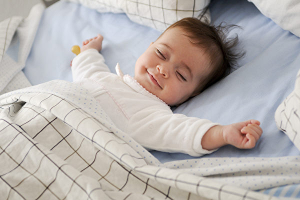明明晚上睡觉时间到了 为什么婴幼儿总不睡？