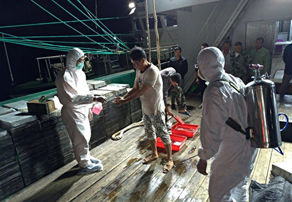 陸籍漁船越界 淡水海巡搜出31公斤豬肉