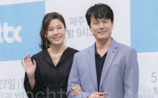 金荷娜、甘宇成5月27日出席韓國新劇《風在吹》製作發布會。（全景林／大紀元）