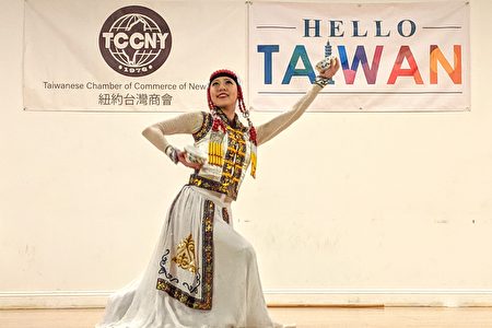 台湾艺术大学“大观舞集”于台湾会馆表演中国传统舞蹈。