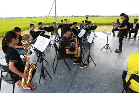 5月25日冬山國小管樂團將在三奇稻間美徑來一場「稻浪音樂會」。