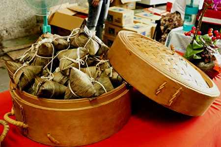 今年的端午佳節，梧棲農會特別以在地的台灣米製作肉粽，「五月粽 種福田」，則是愛心義賣的肉粽，義賣所得將捐給轄區內弱勢學童。