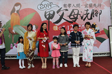 2019孝親活動 「甲父母洗腳」，今年首度以台灣新住民母親為主角。
