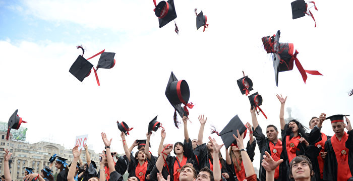 美高中生学习就业两不误 年薪7万美元