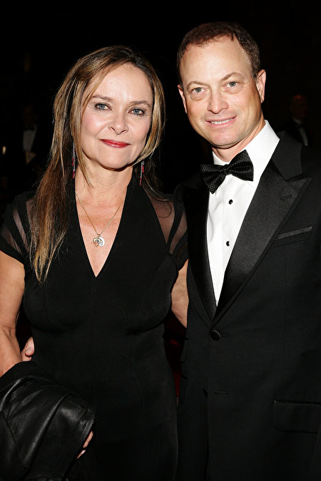 Actor Gary Sinise (R) and wife Moira Harris arrive at the 17th Annual Palm Springs International Film Festival Gala at the Palm Springs Convention Center on January 7, 2006 in Palm Springs, California. (Frazer Harrison/Getty Images)