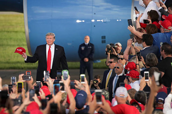 2019年5月20日，川普總統赴賓州蒙特斯維爾市（Montoursville）參加助選集會，受到民眾熱烈歡迎。（Drew Angerer/Getty Images）