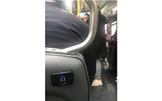 连接法拉盛新型公交车 每座位配USB充电口