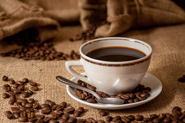 咖啡确实可以减少心血管疾病发生的风险，但不能因此大量摄取。(Shutterstock)