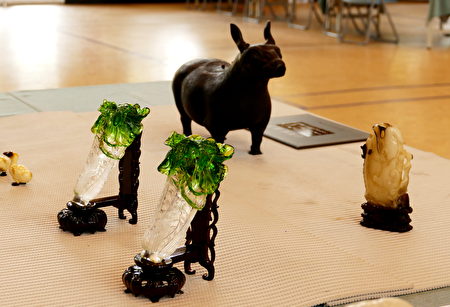 「中特走馬看花趣-小勇者的故宮藝文之旅」，將在5月7至9日於台中特殊教育學校展出，仿製的翠玉白菜可以讓特教學生觸摸感受。