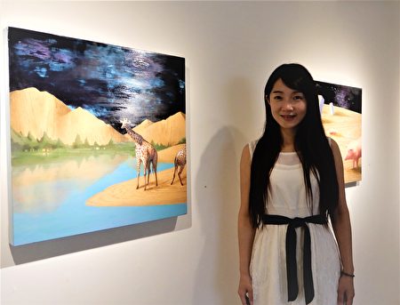 年轻艺术家曾圣惠，近年多投注人与大自然的关系，作品运用真木纹进行创作拼接。