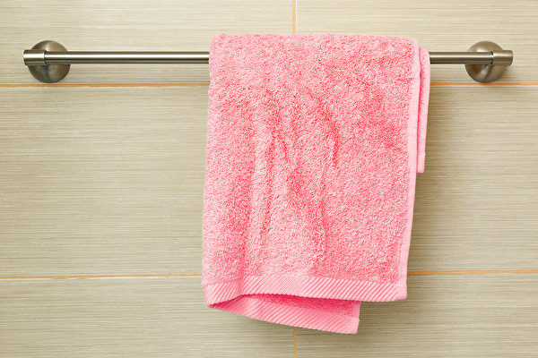 室内湿气重，容易孳生细菌和尘螨，医师教你居家除湿方法。(Shutterstock)