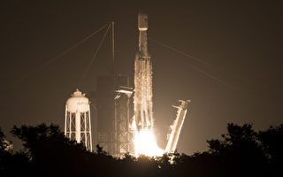 SpaceX獵鷹重型火箭送24顆衛星升空