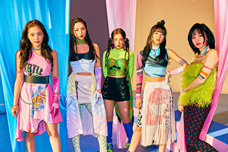 Red Velvet レドベル ジョイ 韓国 CGV舞台挨拶 限定 ポラロイド Red Velvet レドベル ジョイ 韓国 CGV舞台挨拶 限定 ポラロイド