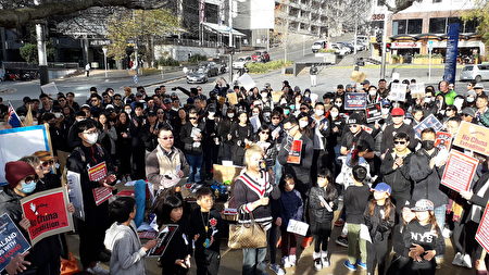 6月16日（星期日）下午，紐西蘭數百名香港人在奧克蘭市中心Aotea廣場集會，反對香港政府修定《逃犯條例》（易凡／大紀元）
