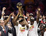 NBA猛龙击败勇士登顶 多伦多沸腾欢呼