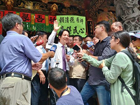 賴清德到台南首廟天壇參拜，喊話全黨團結支持蔡英文連任。（賴友容/大紀元）